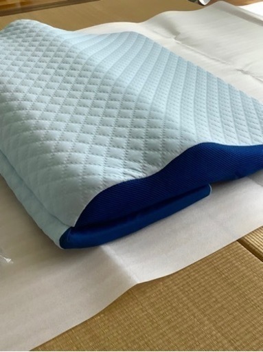 美品 縦に横に幅広い枕
