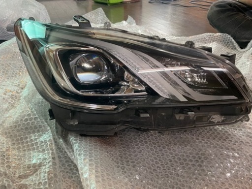 クラウン　GRS211/AWS210 後期　右ヘッドライト　純正ヘッドライト HID 右側