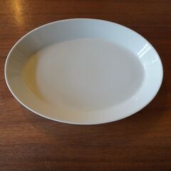フィンランドARABIA(アラビア) 社のKOKOシリーズ、オーバルプレート/ホワイトです。テーブルを広く使えるプレートは和洋問わず使える優れもの。北欧食器らしい温かな雰囲気が魅力的です！CE249の画像