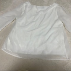 白のブラウス