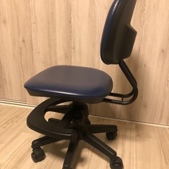 コイズミ　学習椅子　デスクチェアーの画像