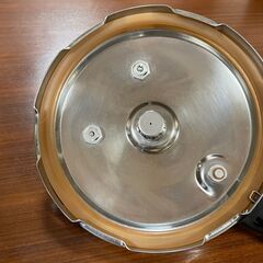 中古）片手圧力鍋 ＋ ざるの画像