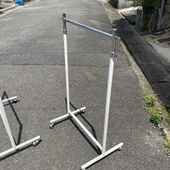 取引済【短期保管】ハンガーラック✖️２台（キャスター付）の画像