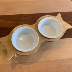 【取引中】猫用・犬用 餌入れ 食器台フードボール2個付き