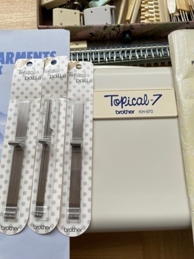 【フルセット】電子編み機　brother tpical7 ロイヤル玉巻器　電子ニットリーダー　重り多数　新品純正換針多数　編み物　ハン