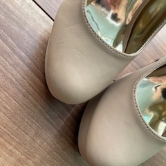 ハイヒール　ベージュの画像