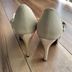 ハイヒール　ベージュの画像