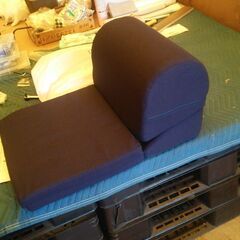 Hローソファ【ホニ／ネイビー色】 ソファー ソファ 1人掛け ロータイプ コンパクト こたつ 訳あり B品 アウトレット品※定価5,290円の画像