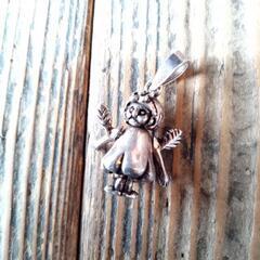 動くシルバーペンダントトップ#２　妖精？　長さ約１.８cm