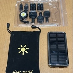 ソーラーバッテリー ポータブル充電機とプラグ各種セットの画像