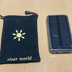 ソーラーバッテリー ポータブル充電機とプラグ各種セットの画像