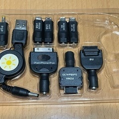 ソーラーバッテリー ポータブル充電機とプラグ各種セットの画像