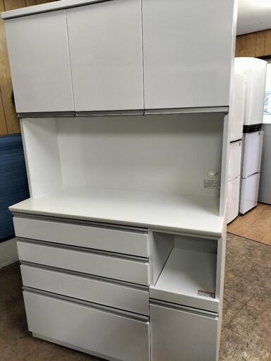 只今、商談中となっております。ニトリ（NITORI)　キッチンレンジボード　食器棚 ホワイト USED品　ブルーモーション　美品