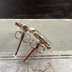 ピューターのベアーブローチ&リボンピアスセット☆の画像