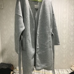 タグ付きジャケットや長いカーディガン