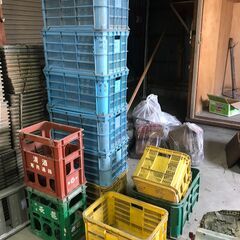 稲作用　育苗箱150～200枚　畔シート2巻き（長さ不明）寒冷紗多数　樹脂コンテナの画像