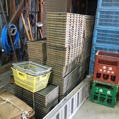 稲作用　育苗箱150～200枚　畔シート2巻き（長さ不明）寒冷紗多数　樹脂コンテナの画像