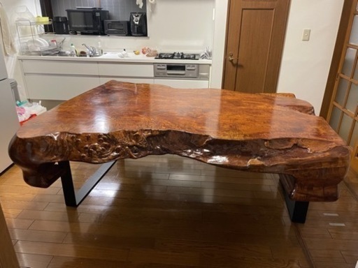 天然木　ダイニングテーブル　一枚板　1900cm x 1600cm 厚さ13cm