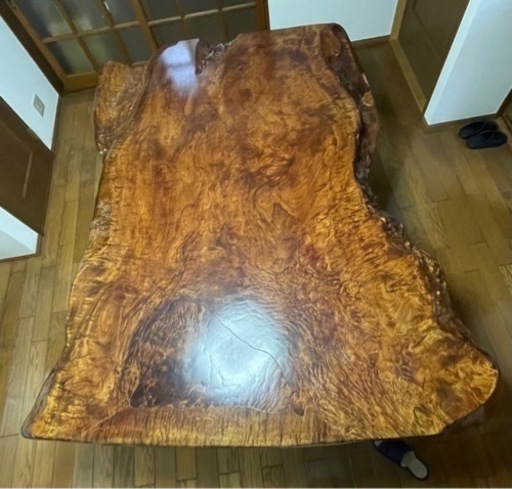天然木　ダイニングテーブル　一枚板　1900cm x 1600cm 厚さ13cm