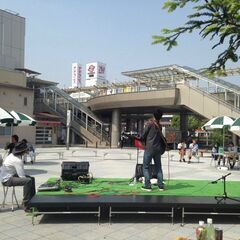 豊橋駅南口駅前広場での、野外ライブ出演者募集します。
