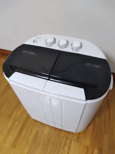 ミニマルな二槽式洗濯機