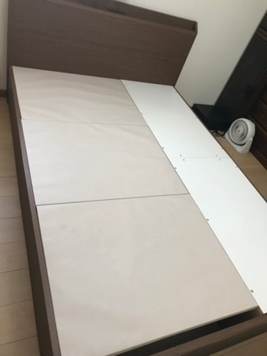 ダブルベッド　フレーム