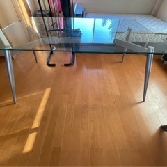 ガラステーブルの画像