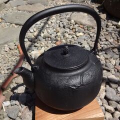山形鋳物　鉄瓶の画像