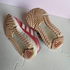 adidas靴の画像