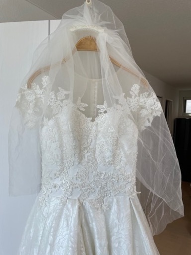 良いウエディングドレス (模様が綺麗)
