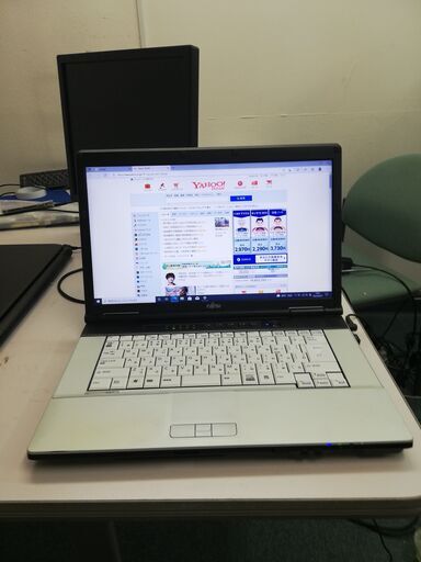 FUJITSU LIFEBOOK E741/D  15.6インチ液晶　Corei5-2520M 4GBメモリ　320GB　HDD DVD ノートPC