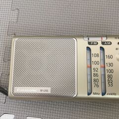 ラジオ・双眼鏡・手回しライト
