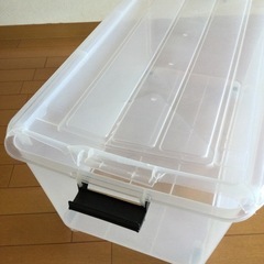 ※決まりました！コロ付き衣装ケース※ふたに割れありの画像