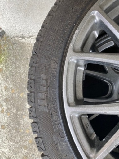 スタッドレスタイヤ  215/45R17