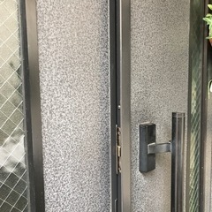 玄関ドアの開閉調整が出来る方いらっしゃいませんか？