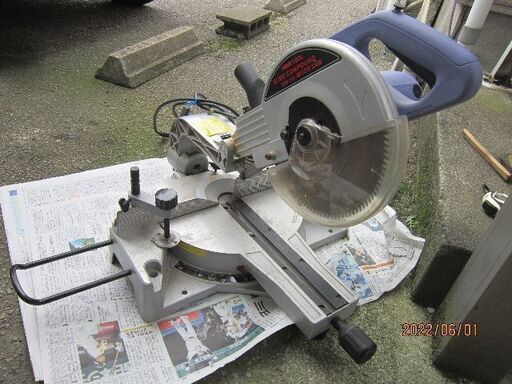ナカトミ産業のスライド丸ノコ