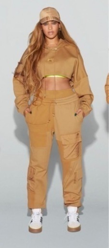 ivy park ✖︎ adidas 長袖クロップドパーカー