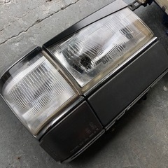 ハイエース51系ヘッドライトセットの画像