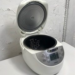値下げしました❗️東芝　5.5合炊きIH炊飯器　RC-10HKの画像