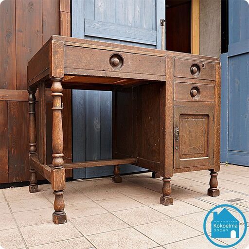 シャビースタイルのヴィンテージ片袖デスクです。全体のダメージが、時の流れを感じさせ、深い趣を醸し出しています。コンパクトなサイズ感で、学習机や事務机にオススメです♪CE307