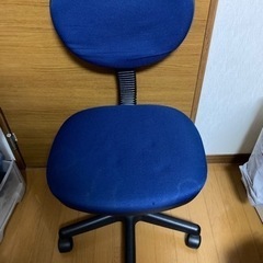 無料イス同じやつが2つ