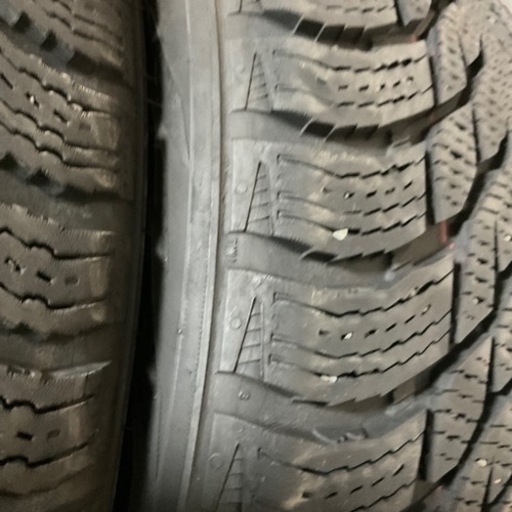 スタッドレスタイヤ　ノキアン　ハッカペリッタR3 6部山　215 50 R17