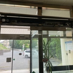 車•携帯支給/自動ドア、換気窓　工務職正社員募集の画像