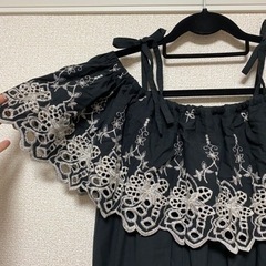 刺繍ギャザーフリルロングワンピース黒の画像
