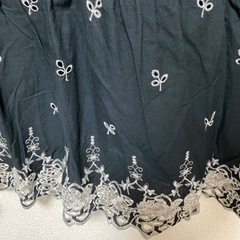 刺繍ギャザーフリルロングワンピース黒の画像
