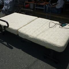 山善　スプリング折り畳みベッド（ハイ取手付き）