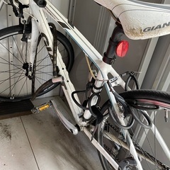Giant自転車と空気入れ