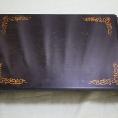 置物を置く台のようなもの、さしあげます。