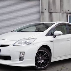 大人気ハイブリッドセダン！ハイブリッドでは不動の人気！バックカメラ付きで駐車も楽々！の画像