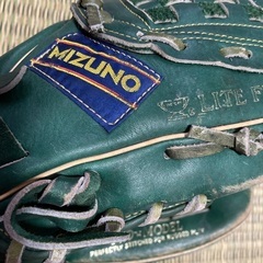ミズノ野球のグローブ　グリーン　中古の画像